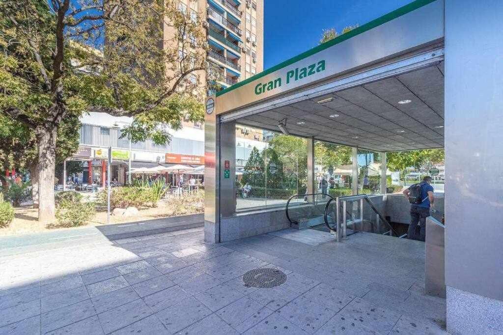 Apartamento 3 En Estadio Del Sevilla, 8 Plazas Y M, Seville